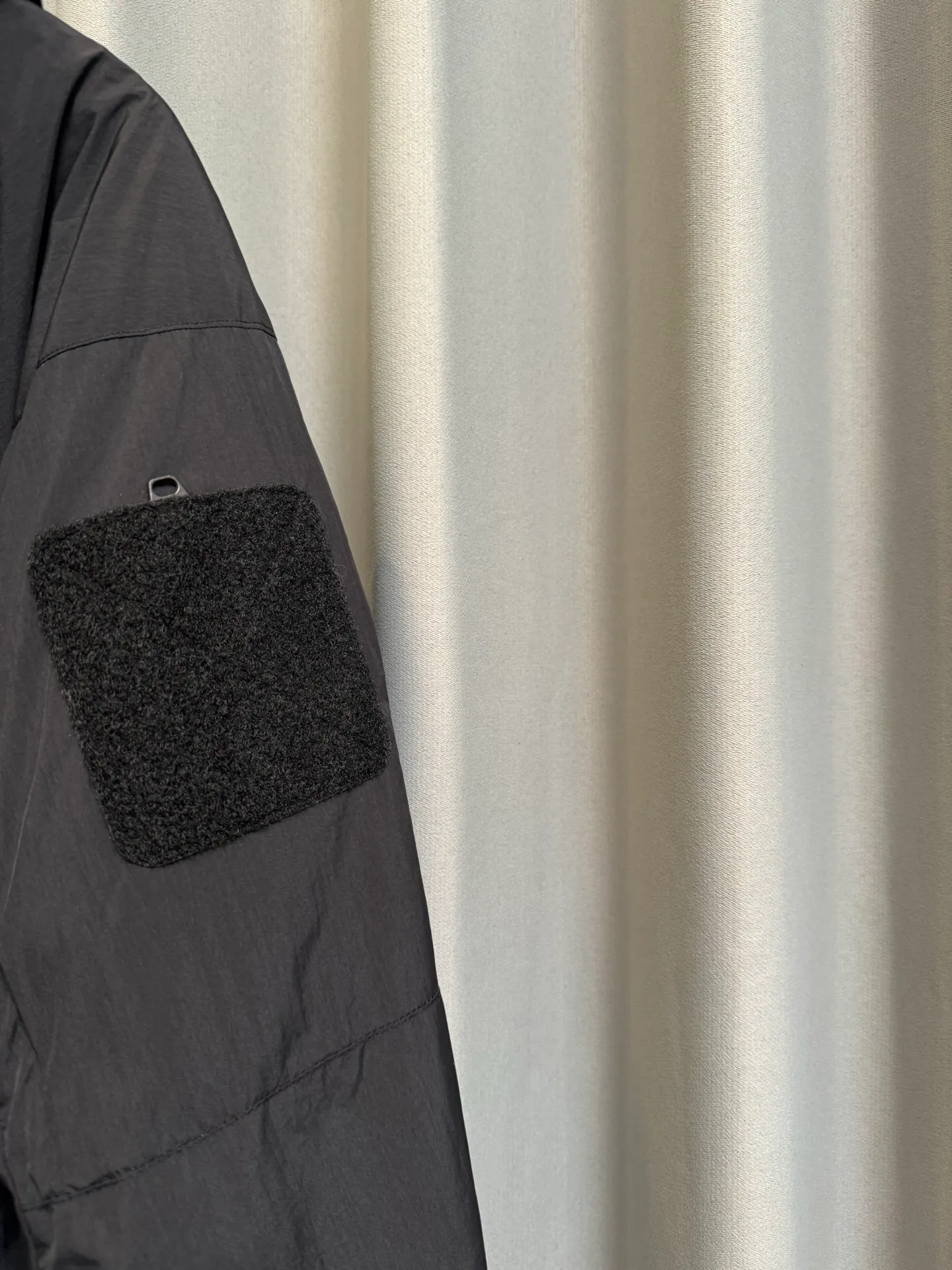 【Premium 】 Arc·teryx 26fw ! N WINDSTOPPER 2L ， Coreloft 100 ， 。 Cold Series ， ， ， ！ ， 。 windstopper ,n Gossamera Fusion WS。 ， ： 1： WINDSTOPPER ， ， ， ， 。 Coreloft ， 。 。 2： 。 3： ， ， 。 4： ， ， 。 ， ， ： / Gray/ Size：s/m/l/xl/xxl